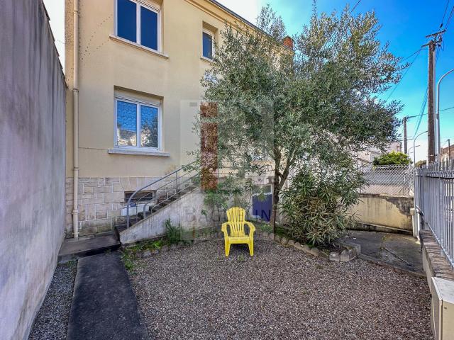 Plein centre, maison 4ch, garage et jardinet clos