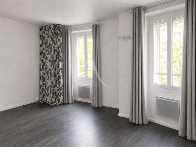 PLEIN CENTRE MAIRIE BEAU 2 PIECES 36 M2