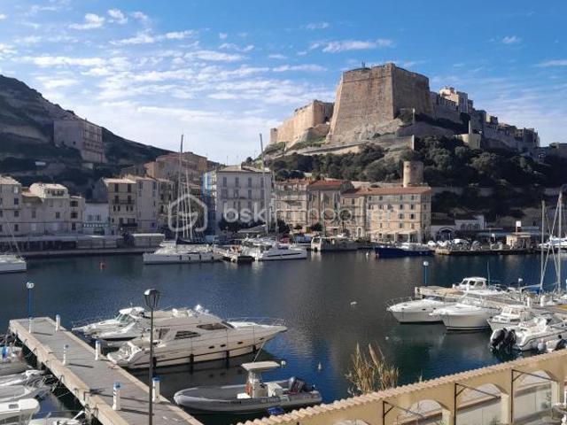 PLEIN SUD POUR CET APPARTEMENT AVEC VUE PANORAMIQUE SUR LE PORT