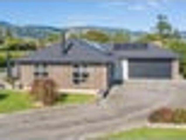 Plenty of garages here