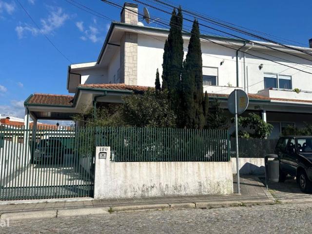 PS Moradia V3+1 c/ Garagem na Nogueira da Maia