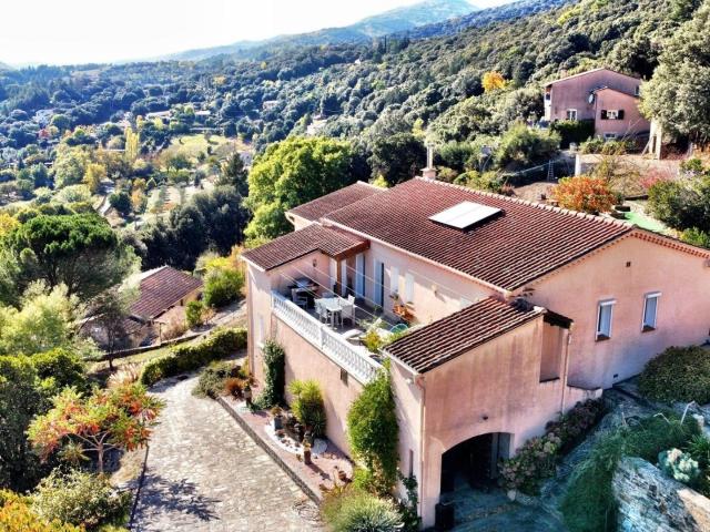Ppropriété exceptionnelle avec vue imprenable au coeur du Pa. 150m² Prémian