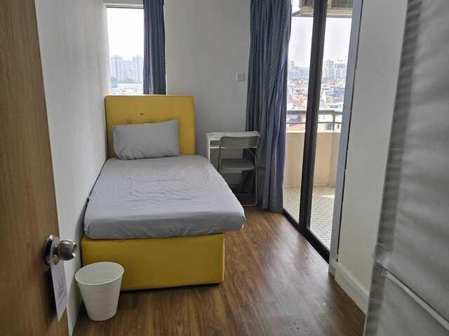 PR2 – Spacious room at Bayshore Park