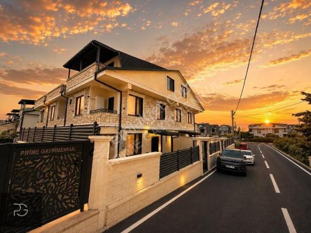 Prıme'dan Yalı'da Ailecek Yaşam İçin İdeal 4+1 Geniş M² Villa!
