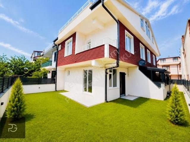 Prıme'dan Yalıda Müstakil Geniş Bahçeli, İskanlı 3+1 Villa!