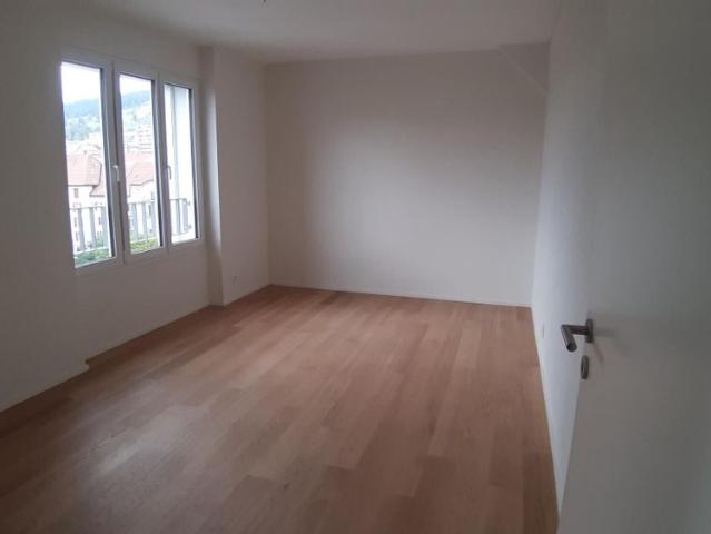 PROTECTED APARTMENTS WITH SUPERVISION Léopold Robert 114 La Pagode, from the 2nd to the 8th floor 3.5 rooms