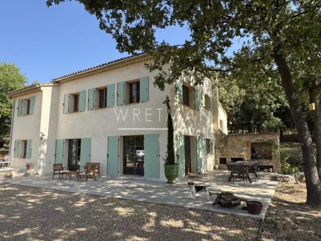 Provençale Mas avec grande terrain, piscine, tennis et vue Bargemon
