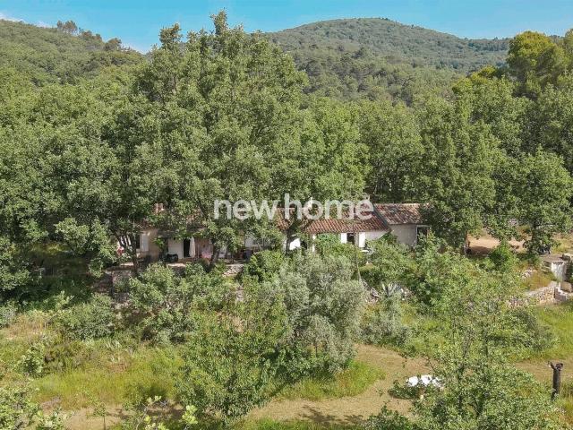 Provence dans la campagne: au calme maison et gîte avec pis. 180m² Fayence
