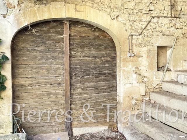 Provence, Luberon, magnifique maison de hameau avec dépendances sur un grand terrain