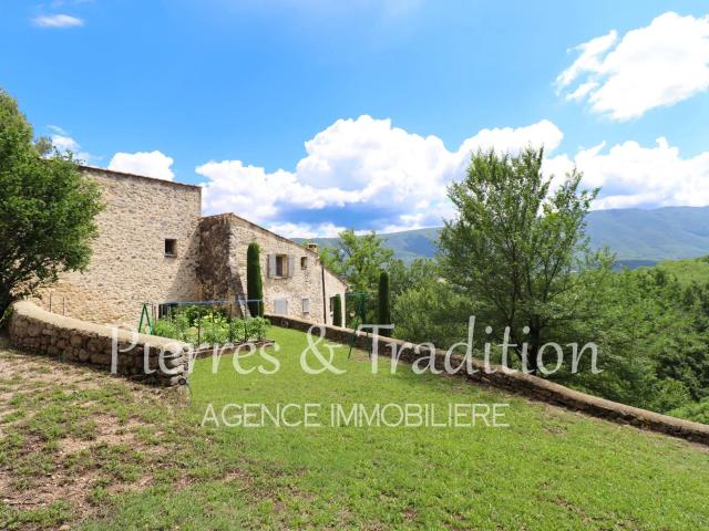 Provence, Luberon, Magnifique Propriété de caractère avec 11. 307m² Saint Martin de Castillon