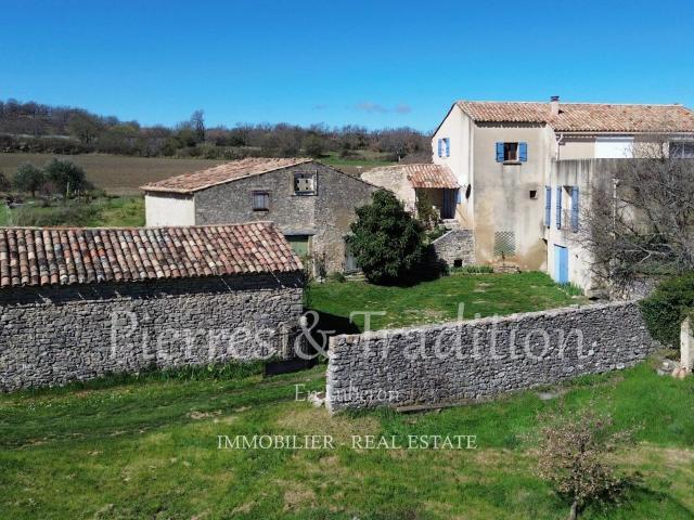 Provence, Luberon, Belle maison avec dépendances sur 10Ha de. 248m² Saint Martin de Castillon
