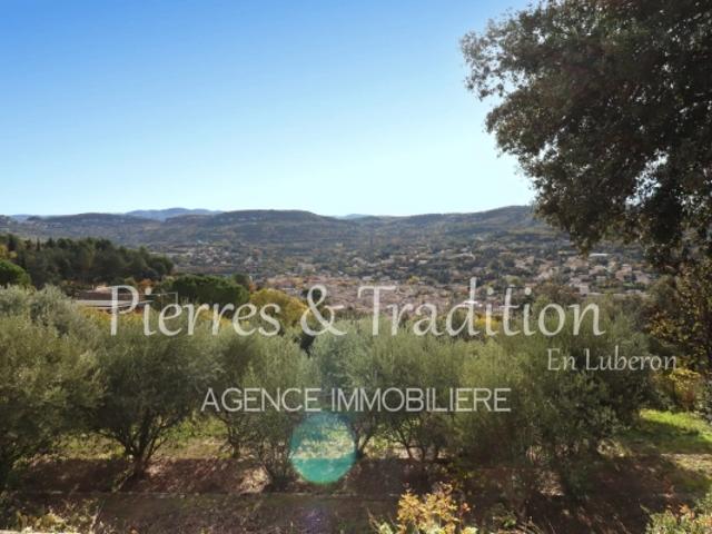 Provence Luberon, belle maison en pierre avec grand terrain avec vue