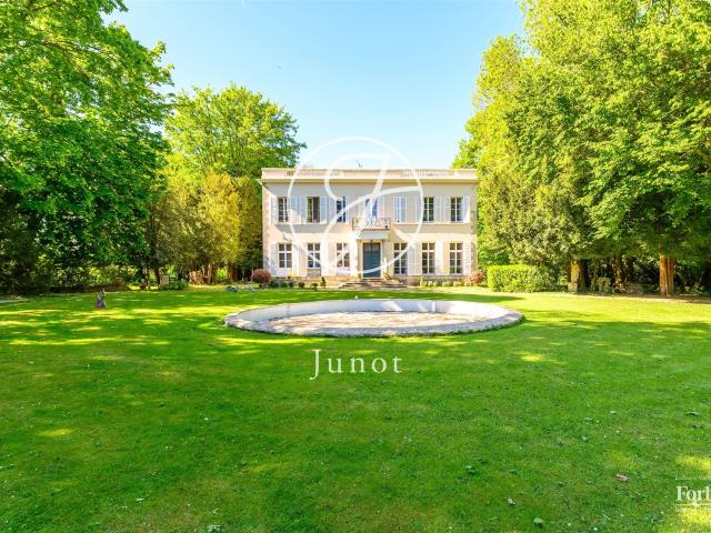 Provins Seine Et Marne Demeure XVIIIème prestations haut. 297m² Provins