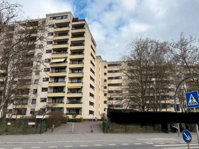 Provisionsfrei 4 Zimmer Wohnung in Marienfelde mit Balkon und EBK