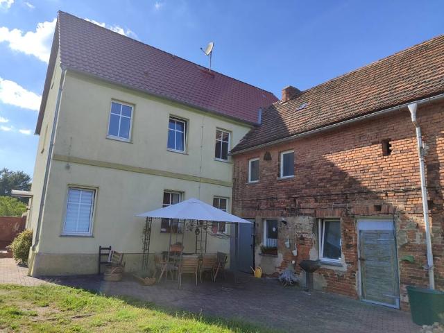 PROVISIONSFREI 2 Familienhaus und 230 qm NF, 200 m² Wohnfläche + 5 Garagen, Garten, 7,5% Rendite
