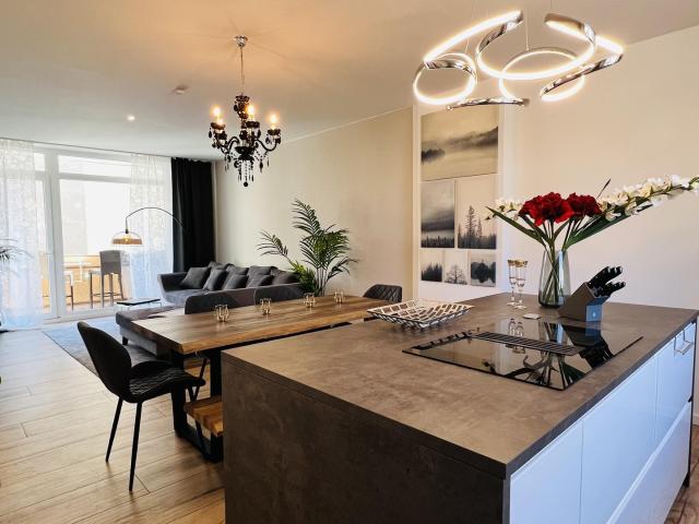 Provisionsfrei: 3,5 Zimmer am Viktoria Luise Platz – kernsaniert, bezugsfrei, Balkon & Stellplatz