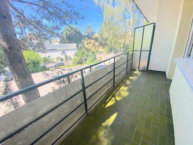 PROVISIONSFREI! UNSANIERTE 3 ZIMMER WOHNUNG MIT BALKON AM REBENWEG!