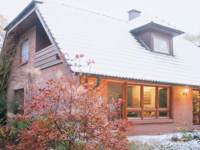 Provisionsfrei Villa im Villenviertel Isernhagen Süd – Atriumgarten, voll unterkellert, Heizung 2022