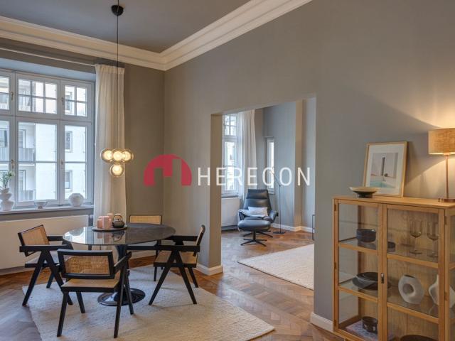 Provisionsfrei vom Bauträger Sanierte 4 Zimmer Wohnung im Altbau mit Westbalkon und Luxusflair