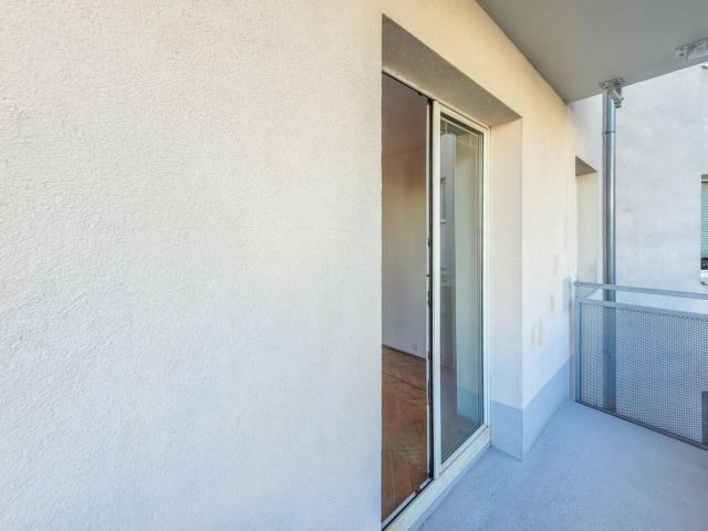 PROVISIONSFREI VOM EIGENTÜMER! UNSANIERTE SCHÖNE 4 ZIMMER WOHNUNG MIT BALKON!
