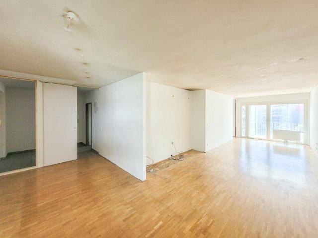 PROVISIONSFREI VOM EIGENTÜMER! INTERESSANTE 3 ZIMMER WOHNUNG MIT LOGGIA UND GENIALER GEMEINSCHAFTSTERRASSE!