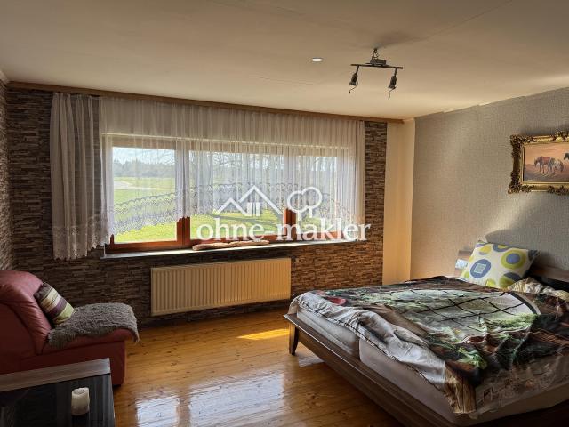 Provisionsfrei Zweifamilienhaus mit Garten, Terasse, Balkon, Vollkeller im Grünen