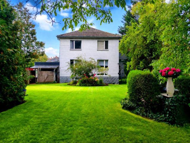 Provisionsfrei* BGF 850 qm2: großes Grundstück mit dreistöckigem Haus in Mariendorf, Berlin