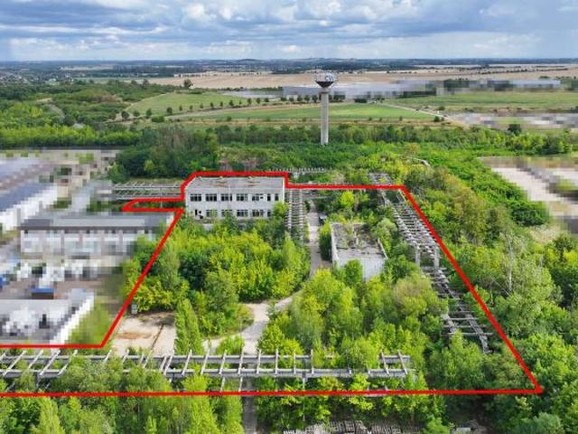 Provisionsfrei! Bei Magdeburg: Halle + 3 geschossiges Funktionsgebäude auf 9954m² in Schönebeck