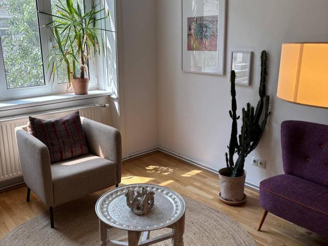 Provisionsfrei! Charmante 2,5 Zimmer Altbauwohnung in sehr guter Lage