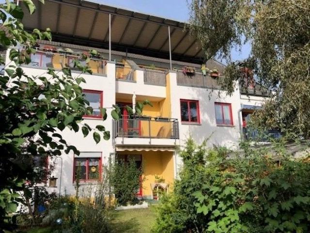 Provisionsfrei: Charmante, vermietete, 3 Zi. Dachgeschosswohnung mit TG Stellplatz und großzügigem Keller