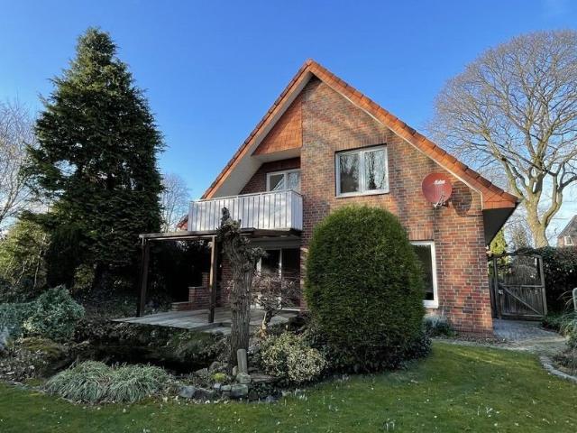 Provisionsfrei! Freistehendes Einfamilienhaus mit Doppelgarage naturnah und doch zentral