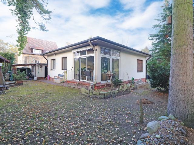 Provisionsfrei für den Käufer … ruhige Lage im Grünen.