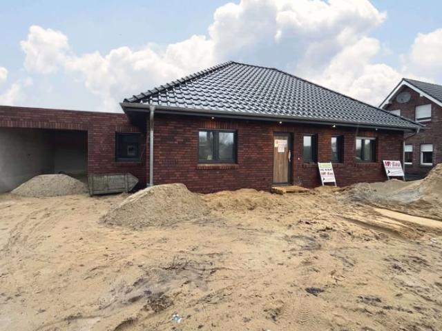 Provisionsfrei für Käufer: Neubau Exklusiver Winkelwalmdachbungalow mit unverbaubarem Naturblick!