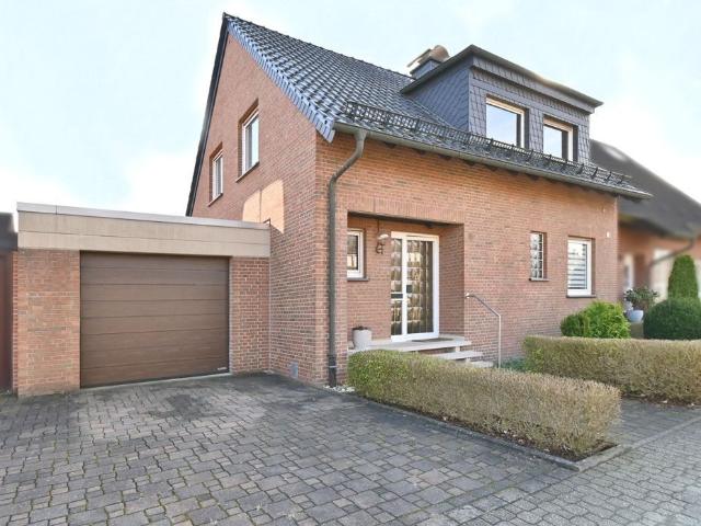 Provisionsfrei für Käufer! Doppelhaushälfte mit Garten und Garage in ruhiger Lage