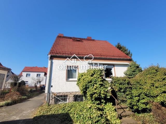 Provisionsfrei: Gepflegtes EFH mit Kamin, Garage & Garten – Viel Potenzial in Top Lage