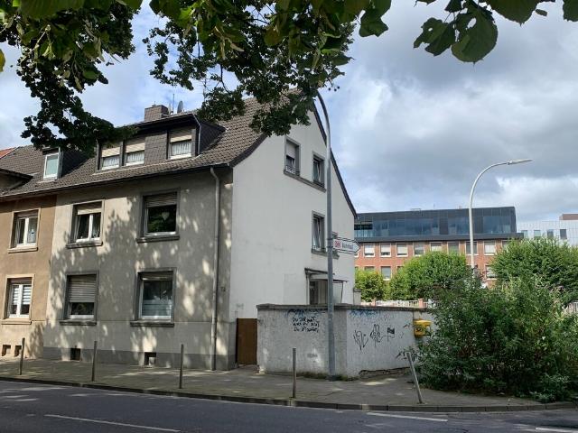 Provisionsfrei ! Gepflegtes 3 Familienhaus !