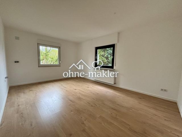 Provisionsfrei Helle renovierte 4,5 Zimmer Wohnung in ruhiger Lage