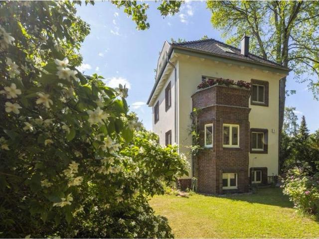 Provisionsfrei: Kernsanierte Stadtvilla auf großzügigem Grundstück in zentrumsnaher Wasserlage