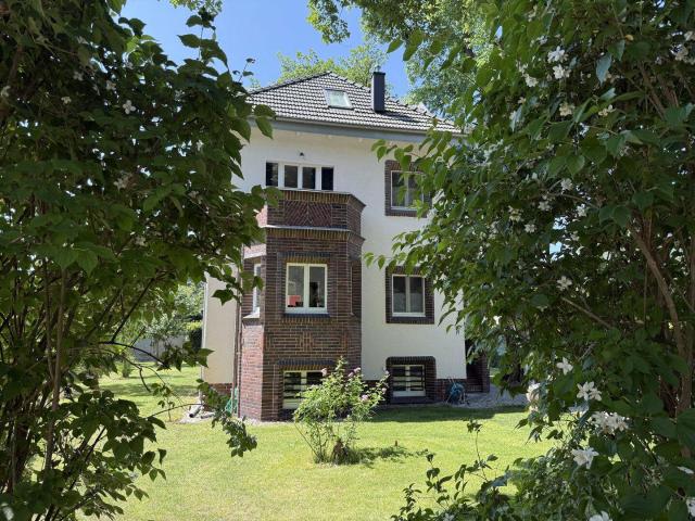 Provisionsfrei: Kernsanierte Stadtvilla auf großzügigem Grundstück in zentrumsnaher Wasserlage