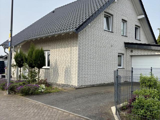 !PROVISIONSFREI! Klinker Einfamilienhaus mit viel Platz, großem Garten, Fitness und Sauna Bereich