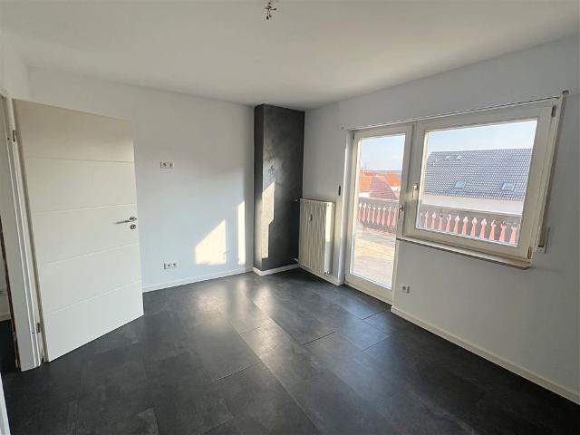 Provisionsfrei! Leerstehende 4 Zi. Wohnung in Seukendorf!