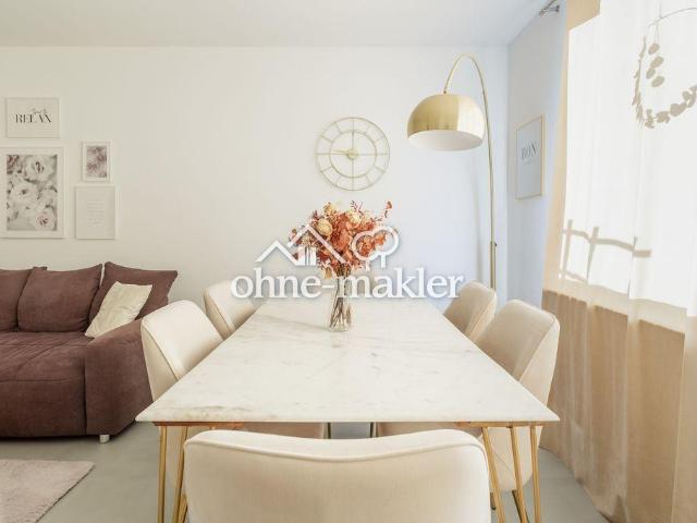 Provisionsfrei! Modernisiert und bezugsfrei/ bereit! 2 Zimmerwohnung mit Sonnenbalkon