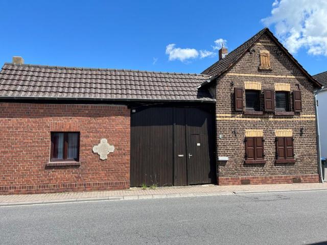 Provisionsfrei: Renovierungsbedürftiger Vierkanthof, 1.315 m²