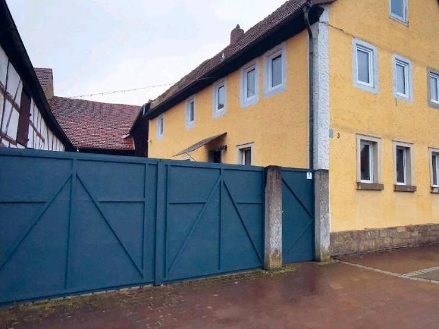 Provisionsfrei: Reiheneckhaus mit 920m² Scheune Garten