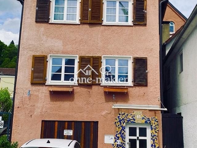 Provisionsfrei! Ruhige 6 Zi. 3 WCs Haus mit Garage+Stellplatz Zentral