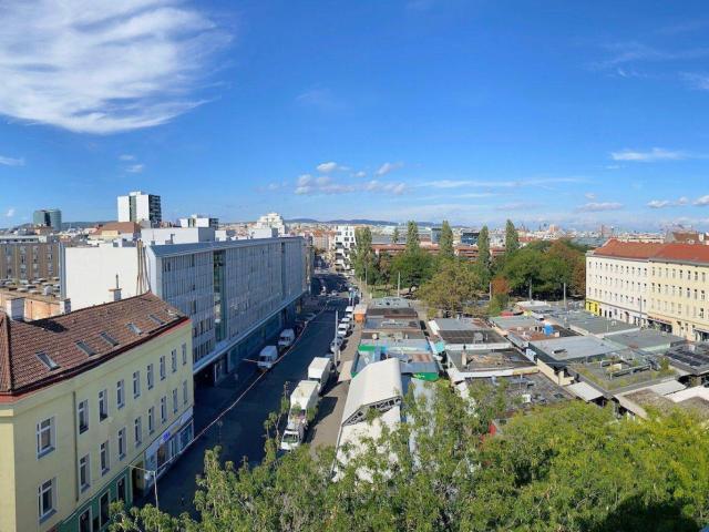 Provisionsfreie charmante und gemütliche DACHGESCHOSS Wohnung DIREKT AM MEIDLINGER MARKT!
