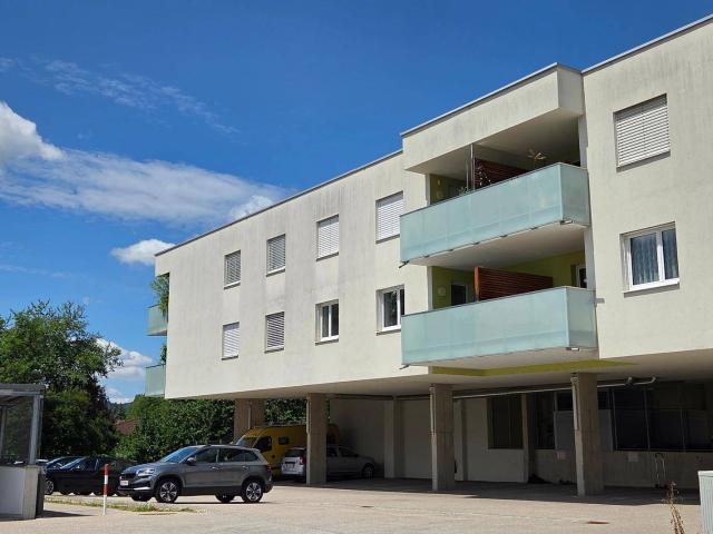 Provisionsfreie schicke altersgerechte 58qm Singlewohnung mit Komplettküche, Südbalkon, Carport