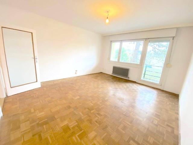 PROVISIONSFREIE UNSANIERTE 3 ZIMMER WOHNUNG MIT BALKON AM REBENWEG!