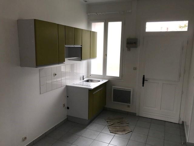 PROX. CENTRE VILLE De plain pied: Séjour salon, coin cuisine ouvert, chambre, bureau, 2 salle d'eau douche