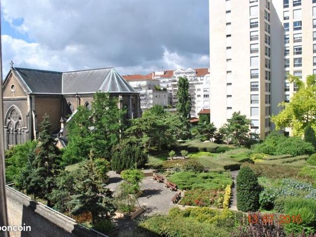 Prox.Gros caillou ds imm. Ancien sécurisé, avec vue dégagée, très joli T2 de 48m2, expo Net O, séjour et chambre parquet, cuisine indép. Sdb, wc